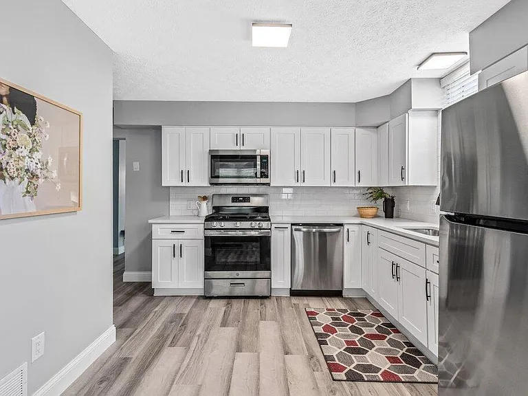 1474 Glenn Ave — Photo 8