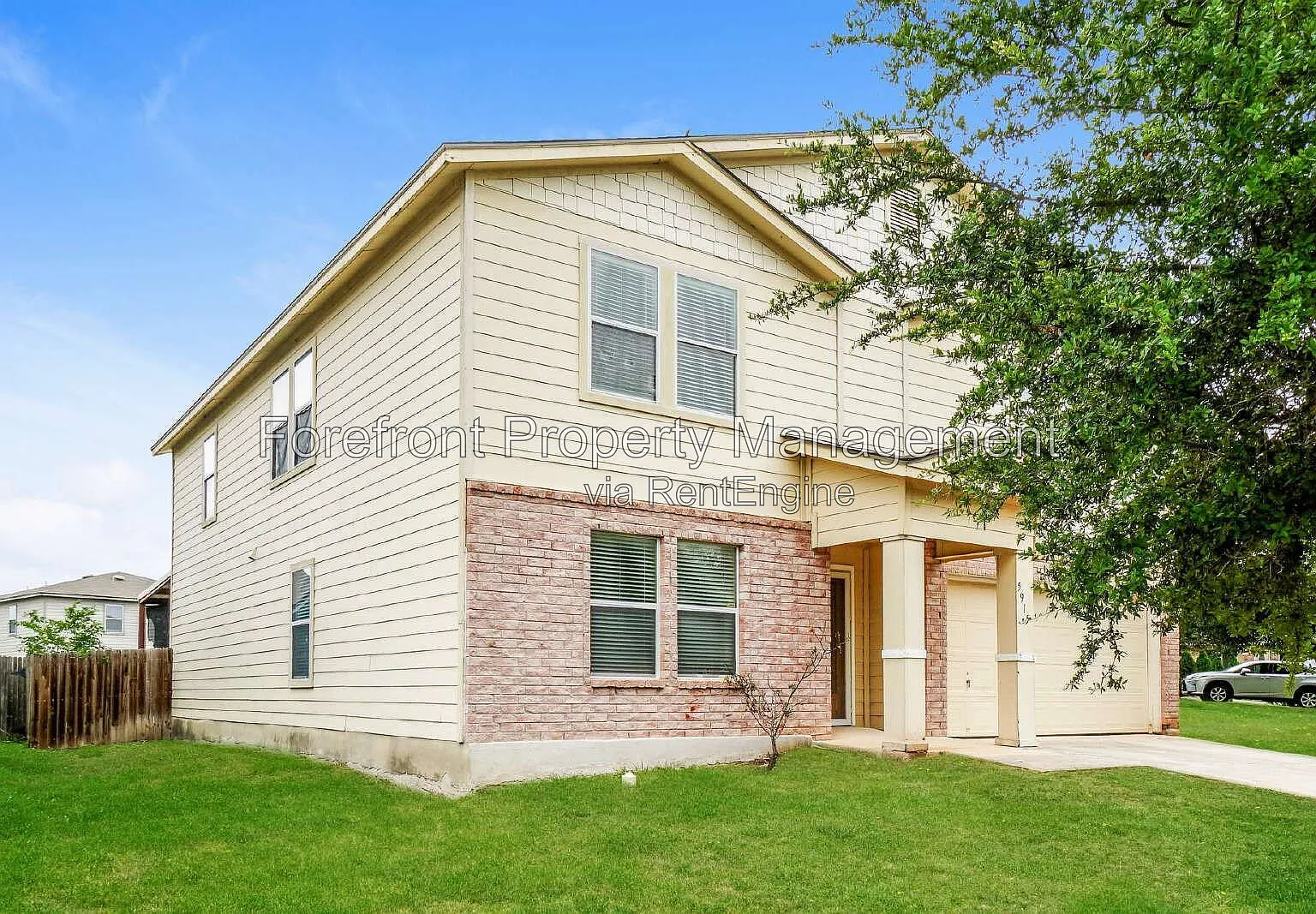 4 bed, 2.5 bath, 3208 sqft, $1,999 — Photo 2