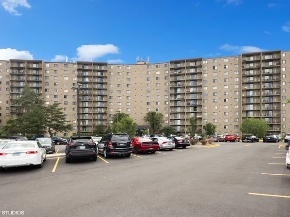 6340 Americana Dr APT 312, Willowbrook, IL 60527