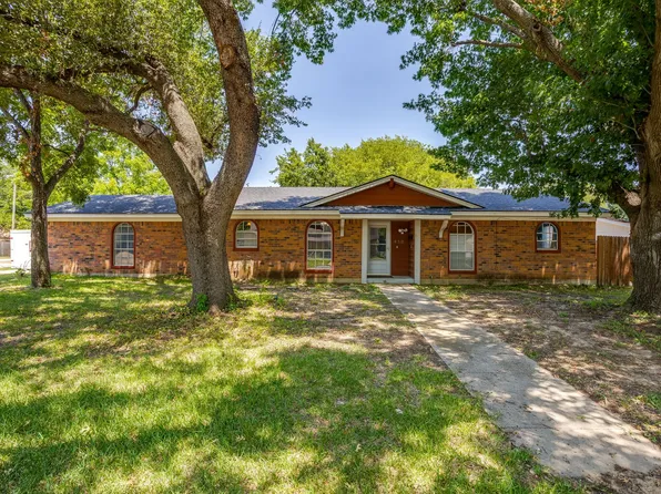 450 Nathan St, Burleson, TX 76028