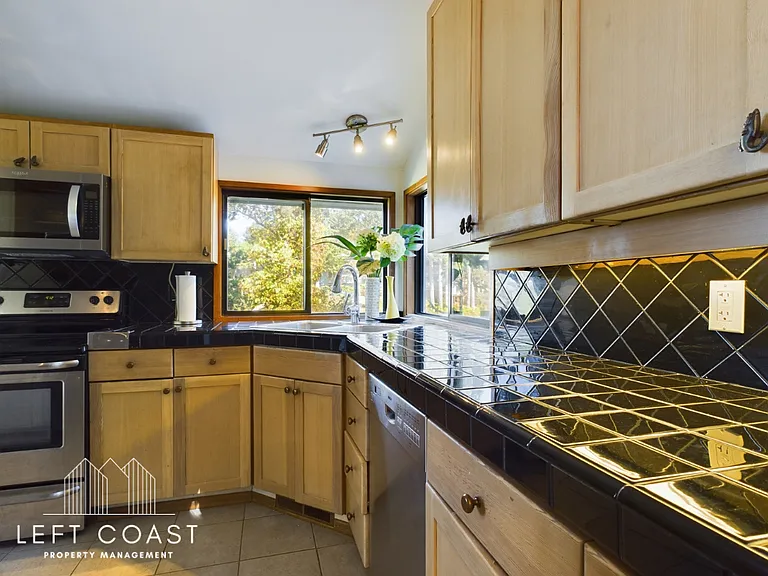 132 Salishan Dr — Photo 40