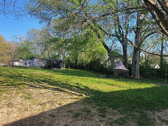 3rd image of 603 Willett St