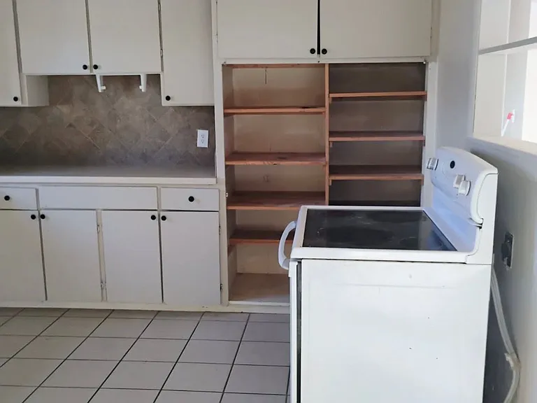 2216 Dixon Rd — Photo 2
