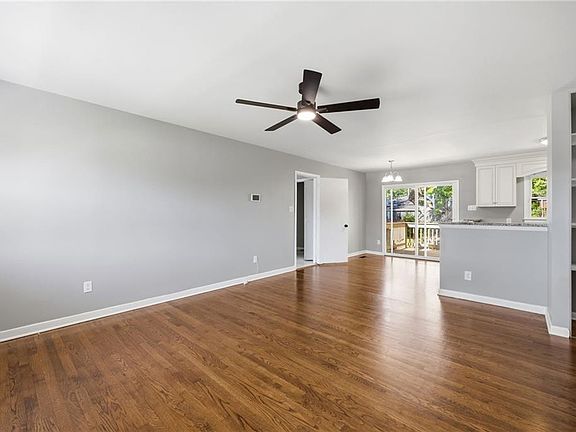 5th image of 1027 Barry Ct