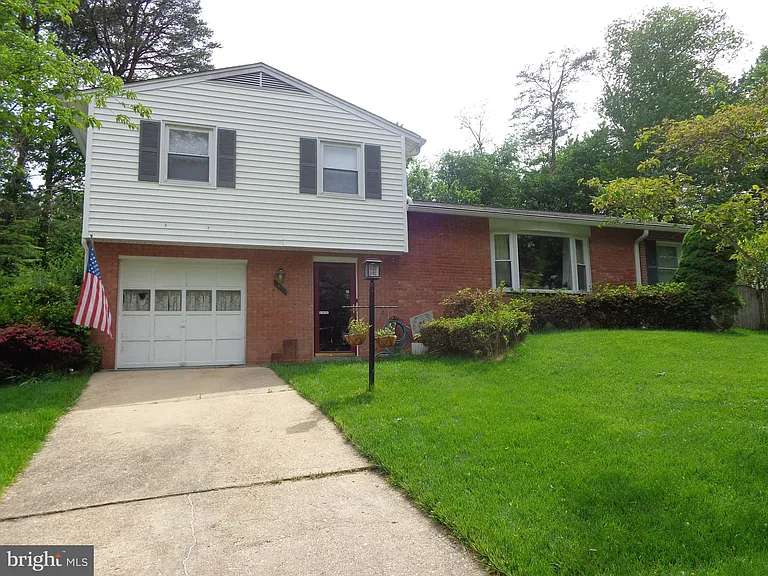 7011 Hadlow Dr — Photo 2