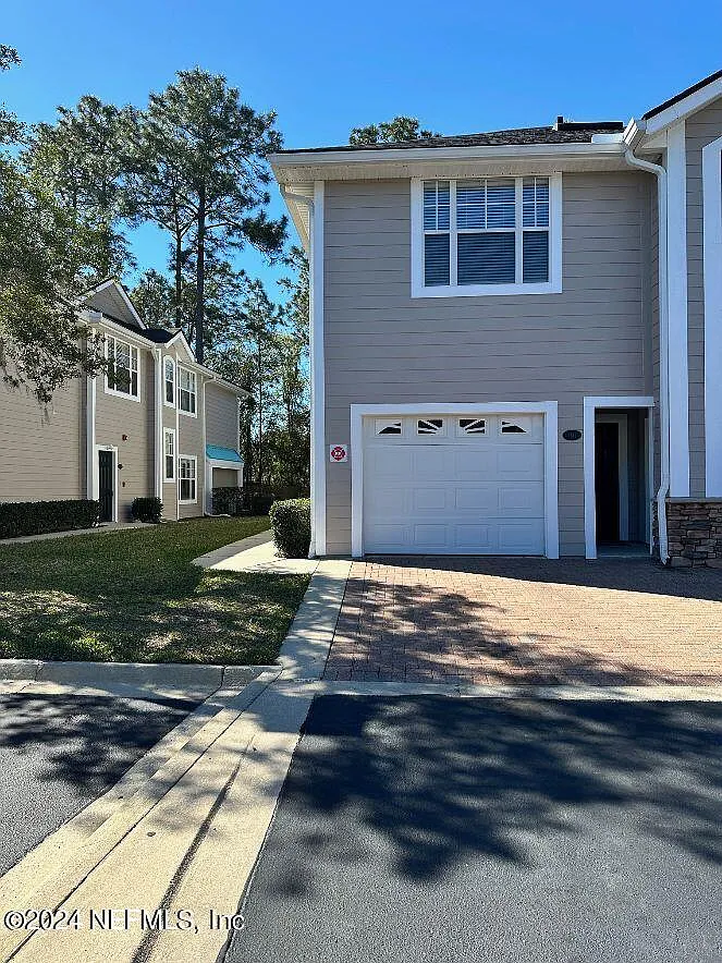 3 bed, 3.0 bath, 1310 sqft, $1,995 — Photo 1