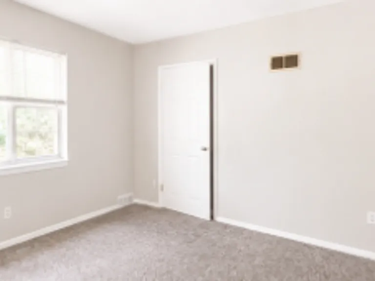 7031 NW Chapel Woods Ln — Photo 10
