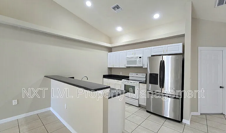 303 NE 24th Ave — Photo 6