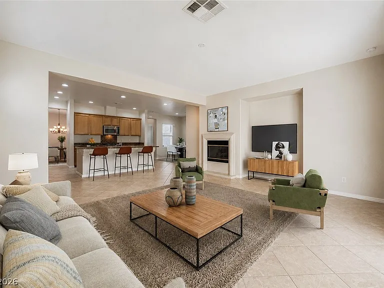 8229 Oakshire St — Photo 2