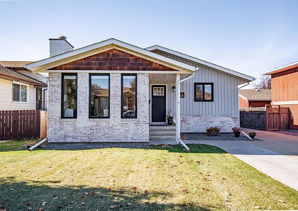 1st image of 112 E Carroll Cres