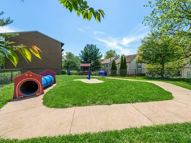 Spring Parc — Photo 21