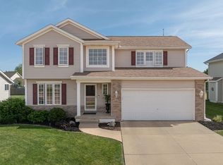 729 74th St NE, Cedar Rapids, IA 52402