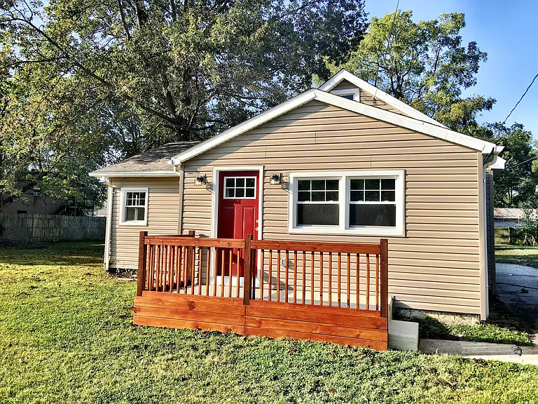 5137 Lakeview Dr — Photo 2