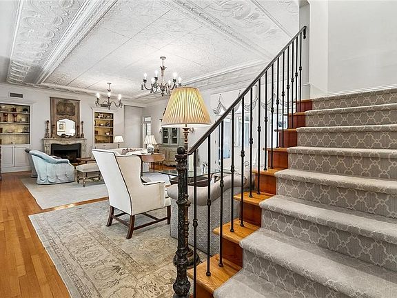 4th image of 123 E Oakridge Park