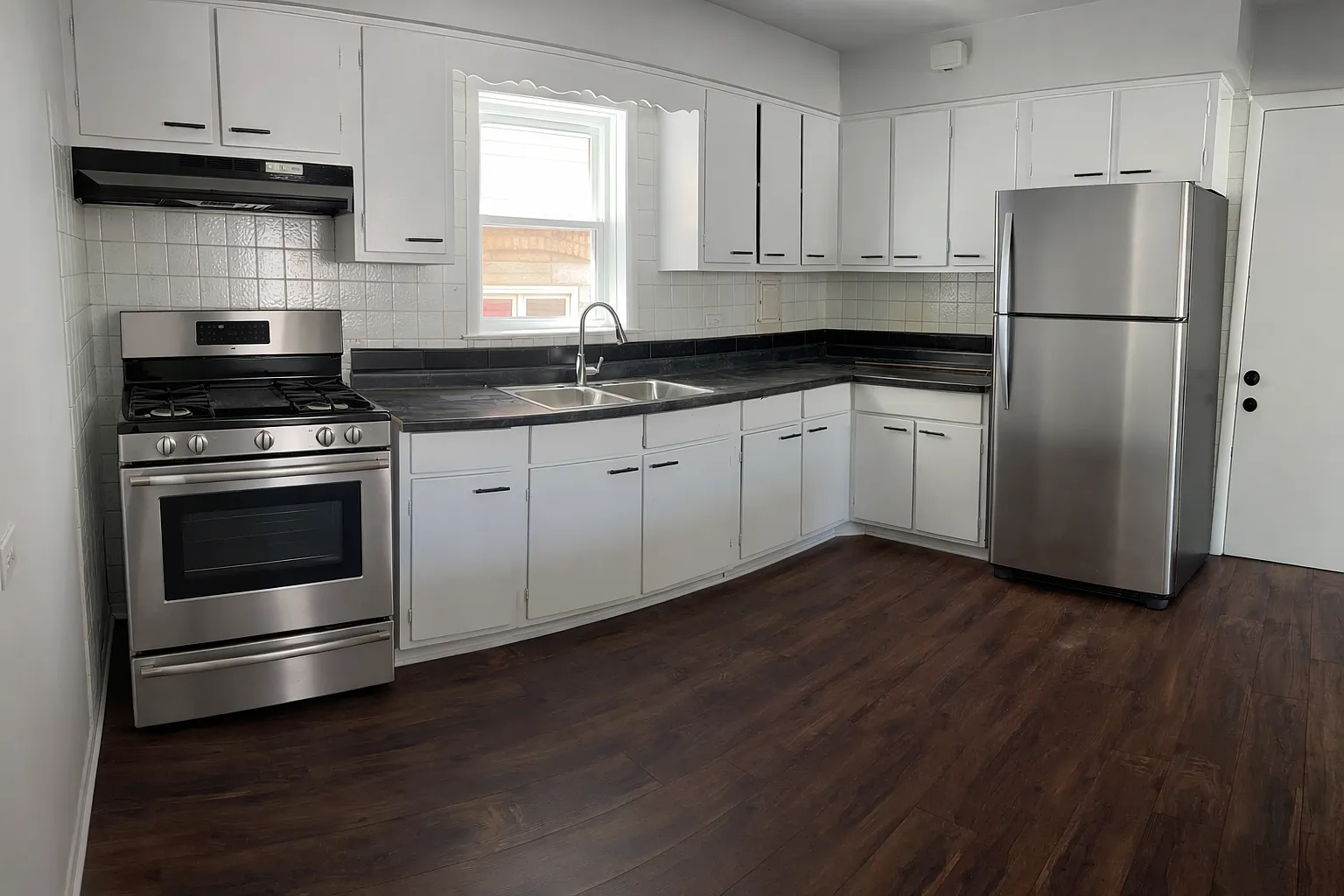 2 bed, 800 sqft, $1,875 — Photo 1