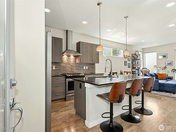 2nd image of 3622 36th Avenue S