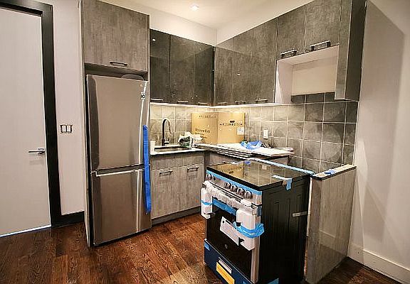 4th image of 304 Irving Ave #1A