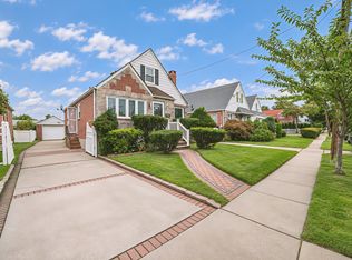 711 Covert Ave, New Hyde Park, NY 11040