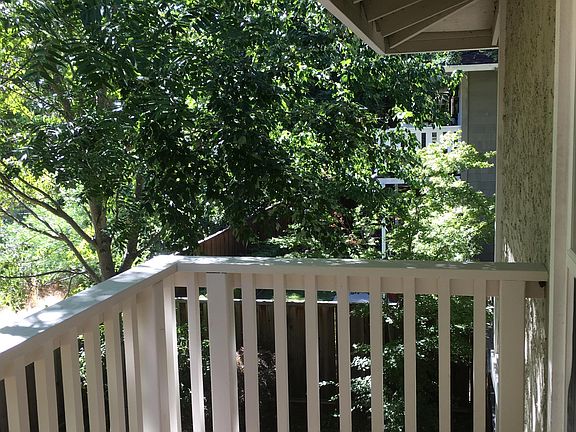 5th image of 86 Laurel Dr