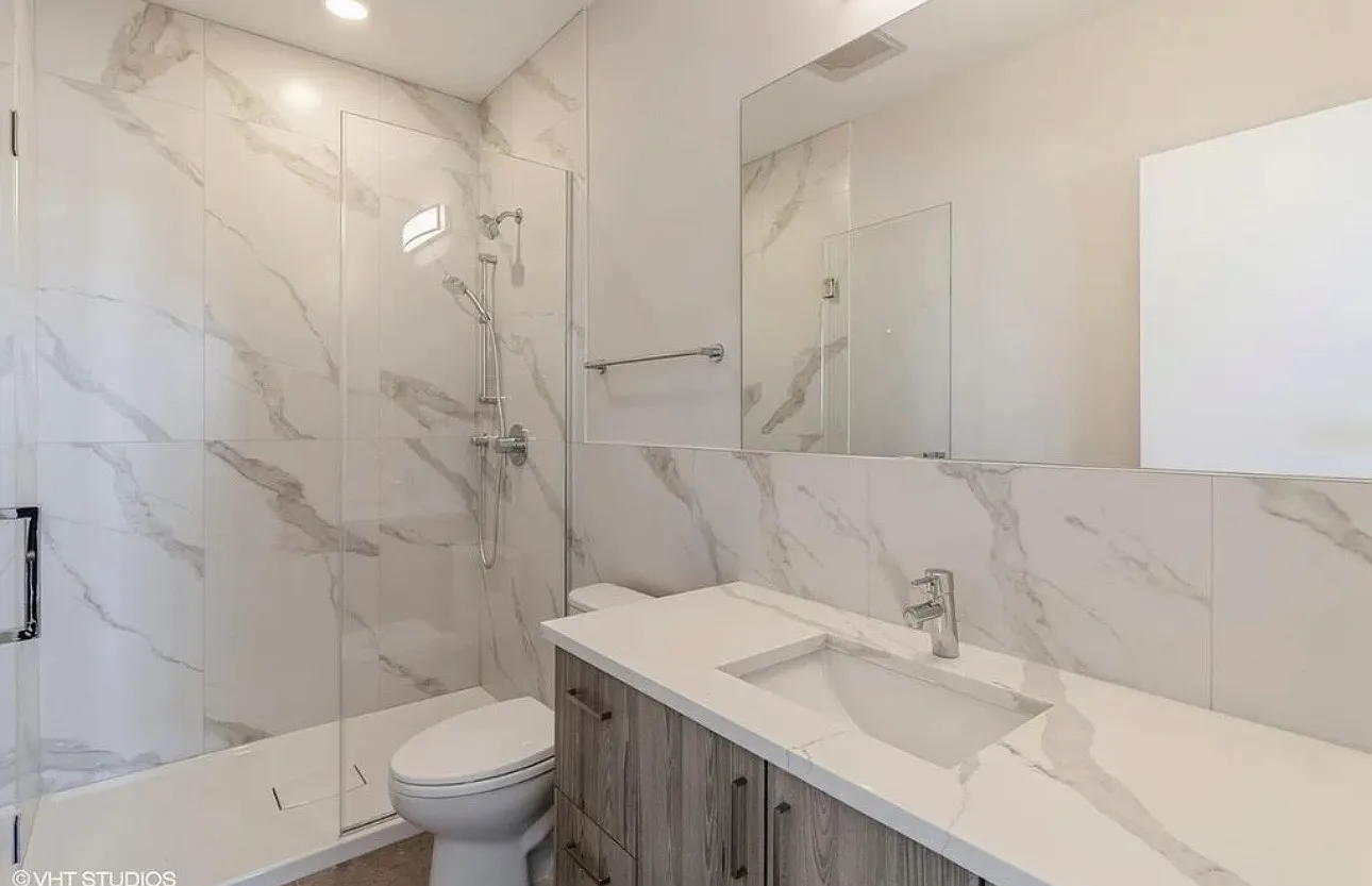 3729 W Belmont Ave — Photo 2