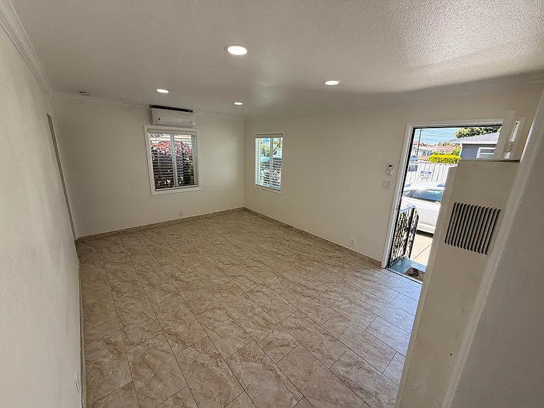 9105 Margaret St — Photo 6