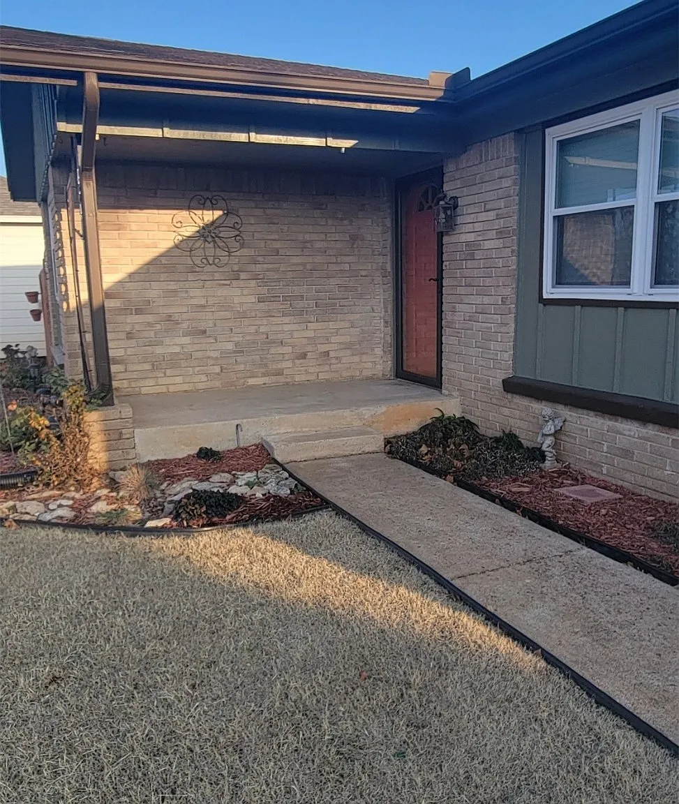 3 bed, 1.0 bath, 990 sqft, $1,400 — Photo 2