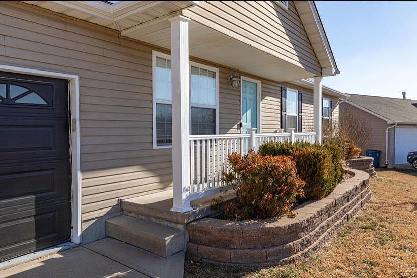 1st image of 818 Hawks Circle Dr