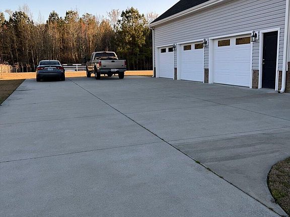 3rd image of 114 Plantation Creek Drive