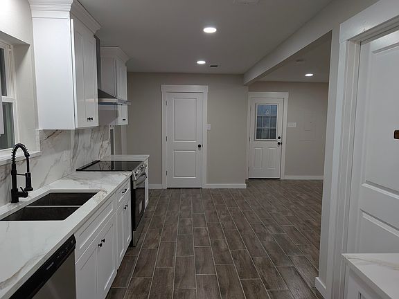 3rd image of 1145 Cuniff Rd