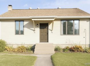 315 N Maple Ave, Roxana, IL 62084