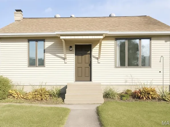 315 N Maple Ave, Roxana, IL 62084