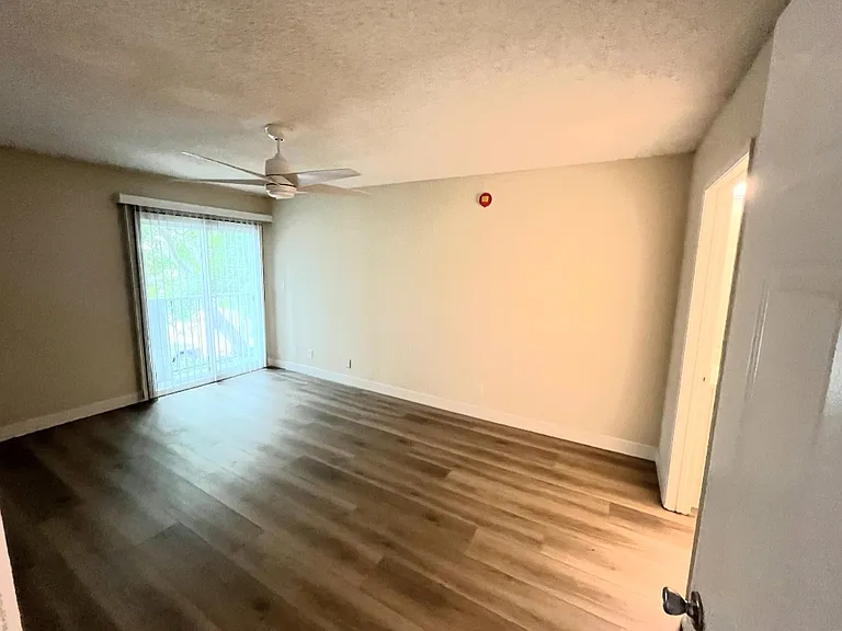 5051 Whitsett Ave #2122 — Photo 13