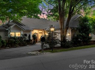 8 Spring Ridge Ln, Hendersonville, NC 28739