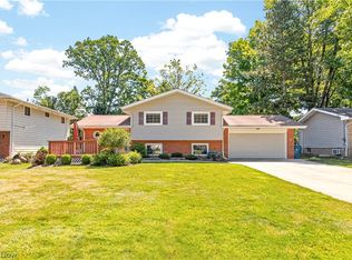 5051 Berkshire Dr, North Olmsted, OH 44070