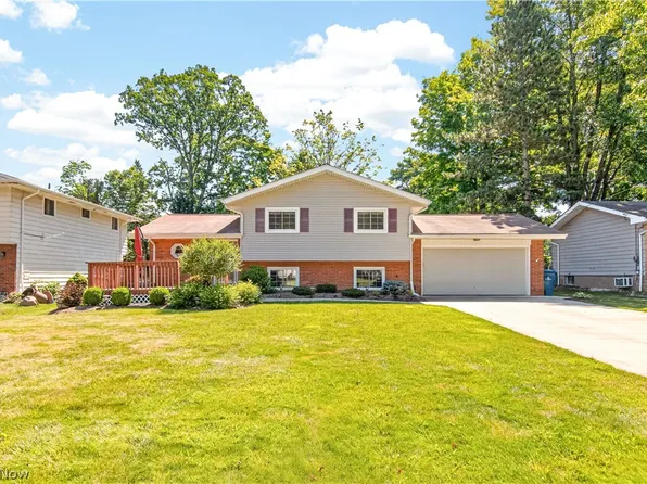 5051 Berkshire Dr, North Olmsted, OH 44070