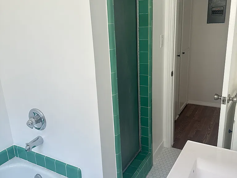 1009 N Sweetzer Ave #6 — Photo 12