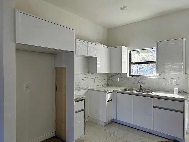 8048 NW 14th Ct — Photo 3