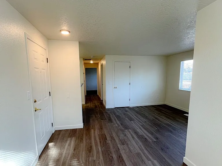 109 - Brentwood — Photo 2