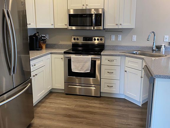 2nd image of 1204 Creekside Dr