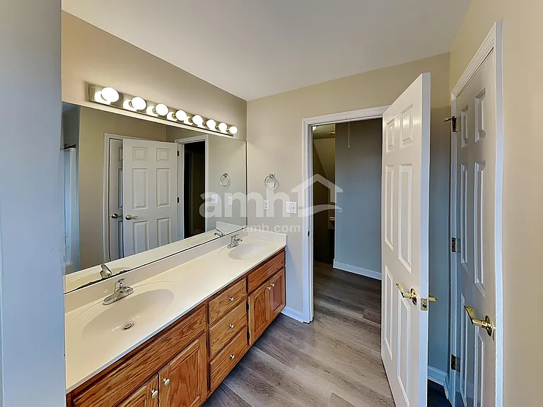 2702 Camden Ct — Photo 13