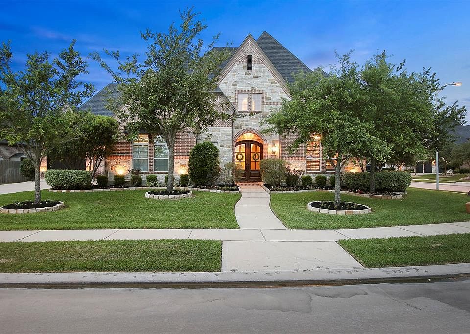 1st image of 2502 Graystone Crossing Dr