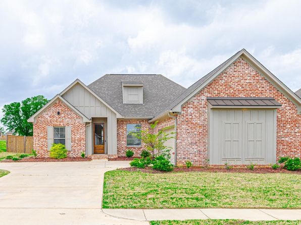 703 Summerfield Dr, Canton, MS 39046