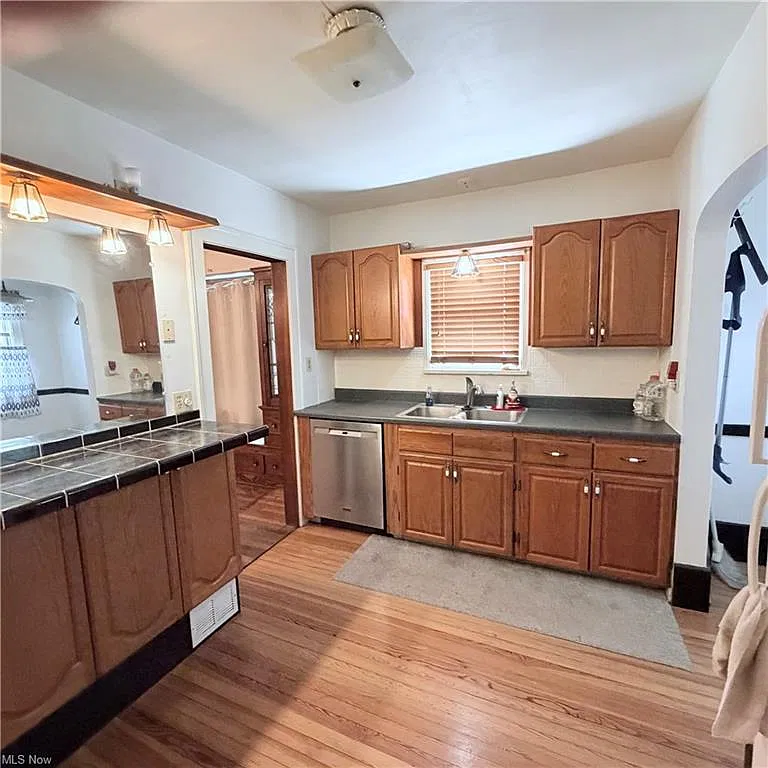 4 bed, 1808 sqft, $2,000 — Photo 2