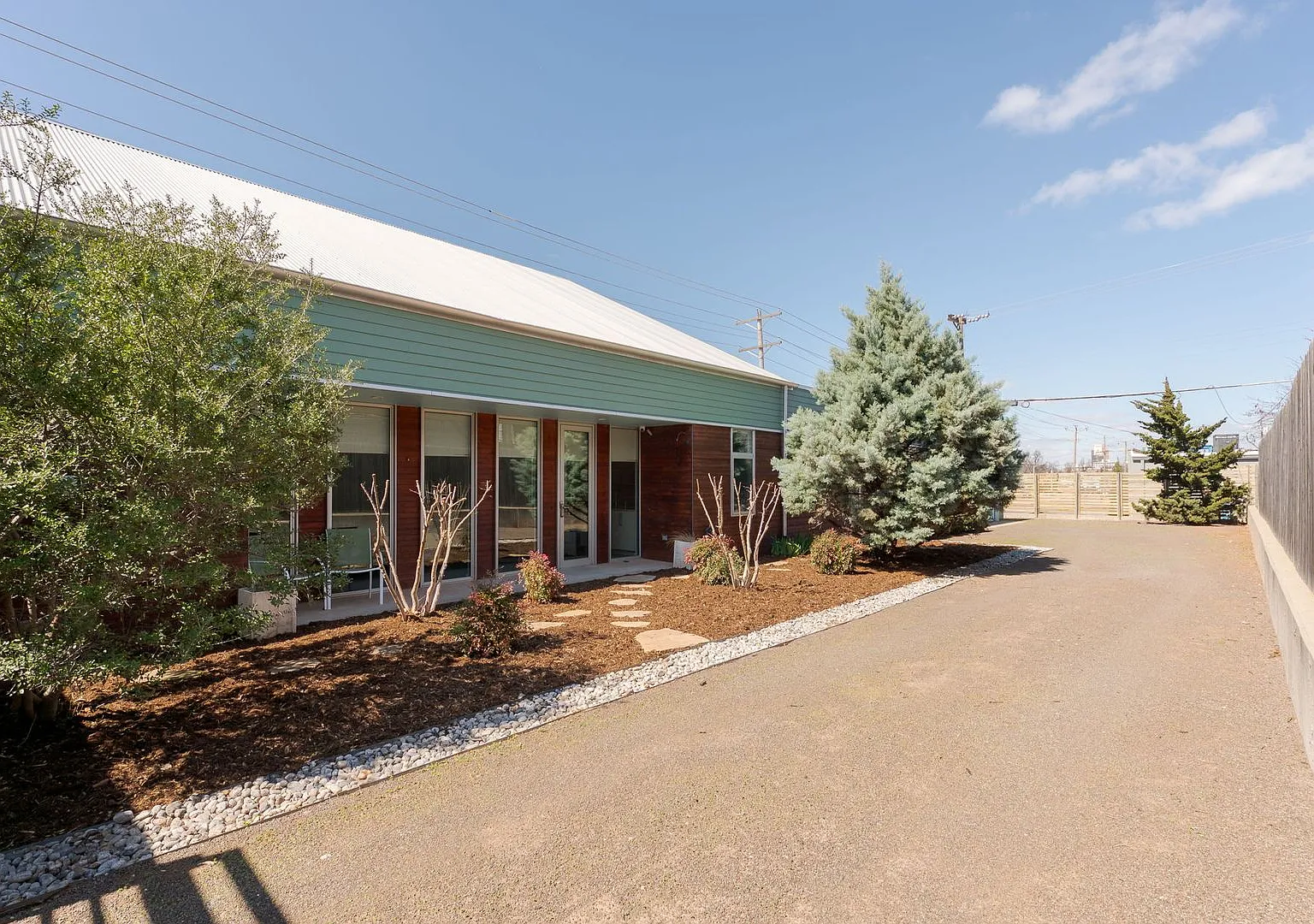 Modern Living + Downtown OKC + 3 bedrooms + 2 Car Garage — Photo 2