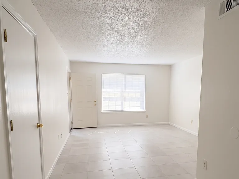 136 Hillview Ave #1 — Photo 1