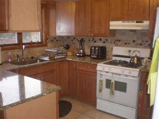 2nd image of 15362 Lincolnshire Ln