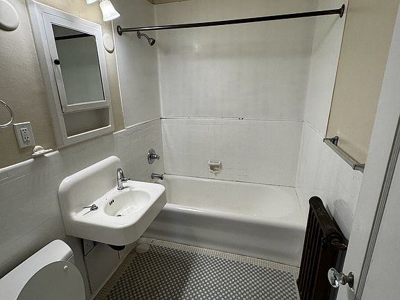 3rd image of 2923 Franklin Ave E #3A