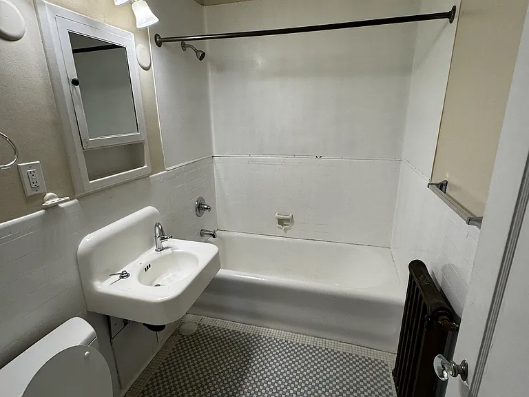 2923 Franklin Ave E #4B — Photo 8