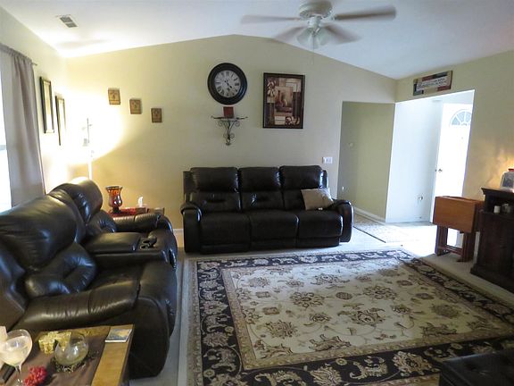 4th image of 1427 Garden St