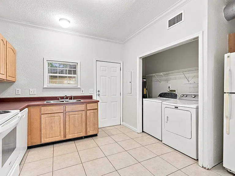 114 Cedar St — Photo 46